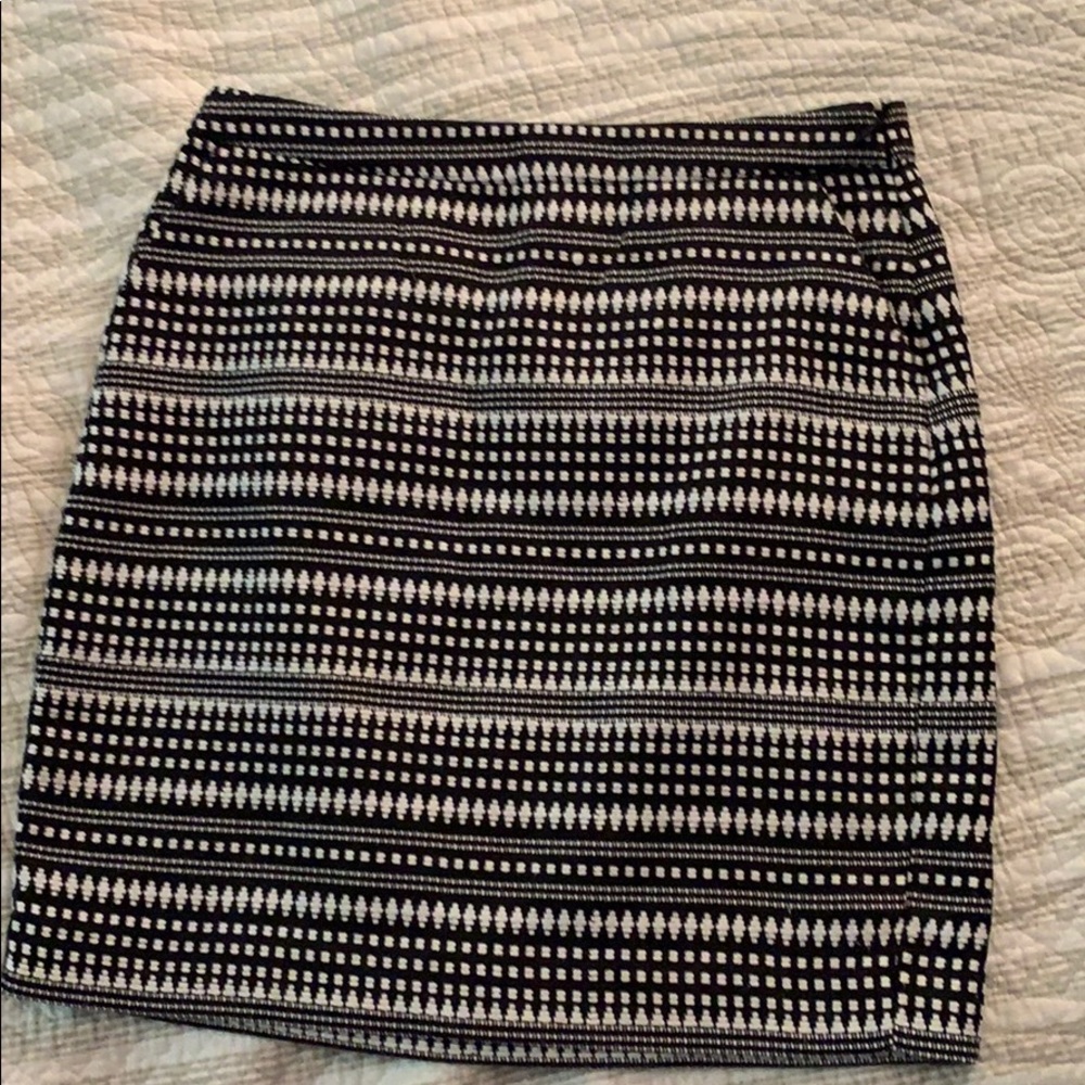 Black Banana Republic pattered skirt